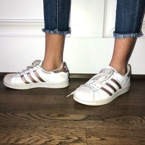 ROSEGOLD SUPERSTAR ADDIAS—HEAVILY WORN—WOMENS US 6